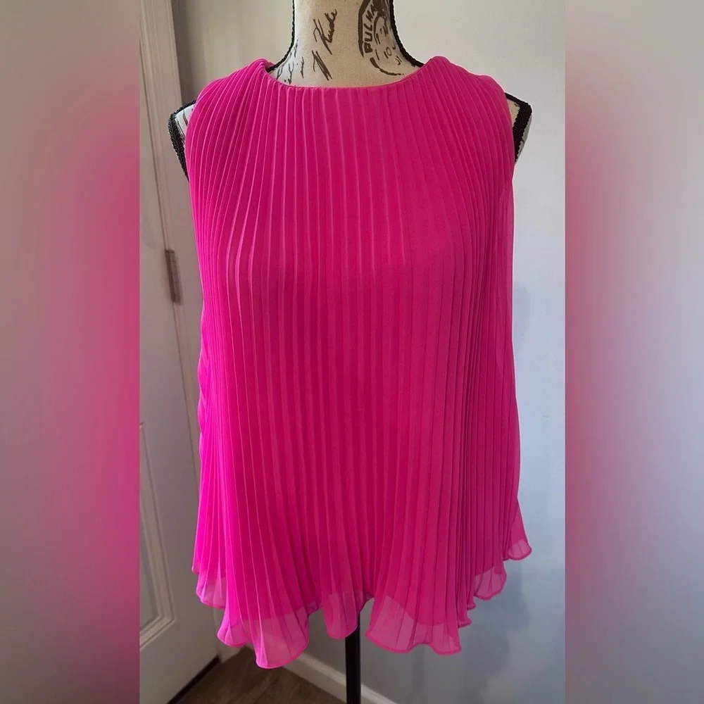 🌷🌷 Women’s Pink Sleeveless Pleated Georgette Blouse - NWT - Size XS🌷🌷